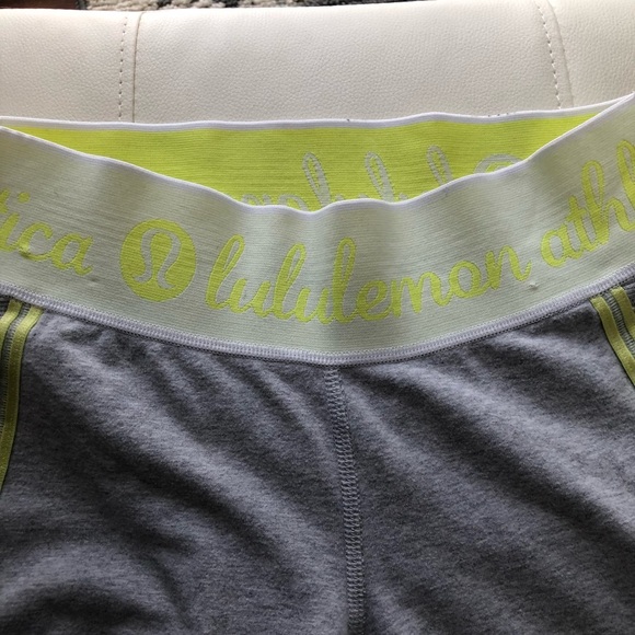 RARE Size 6 Lulu Lemon pants - Picture 2 of 2